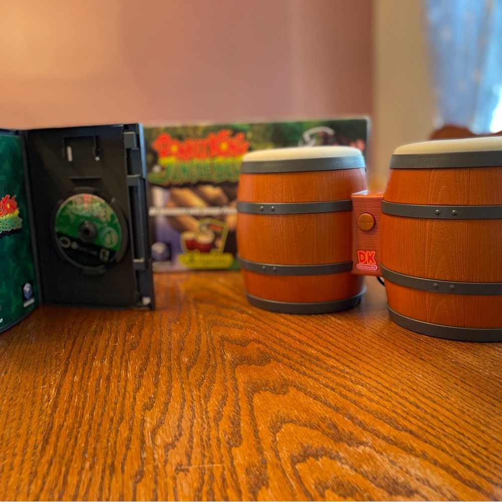 Donkey Kong Jungle Beat for Nintendo GameCube - includes bongos, game, & manual